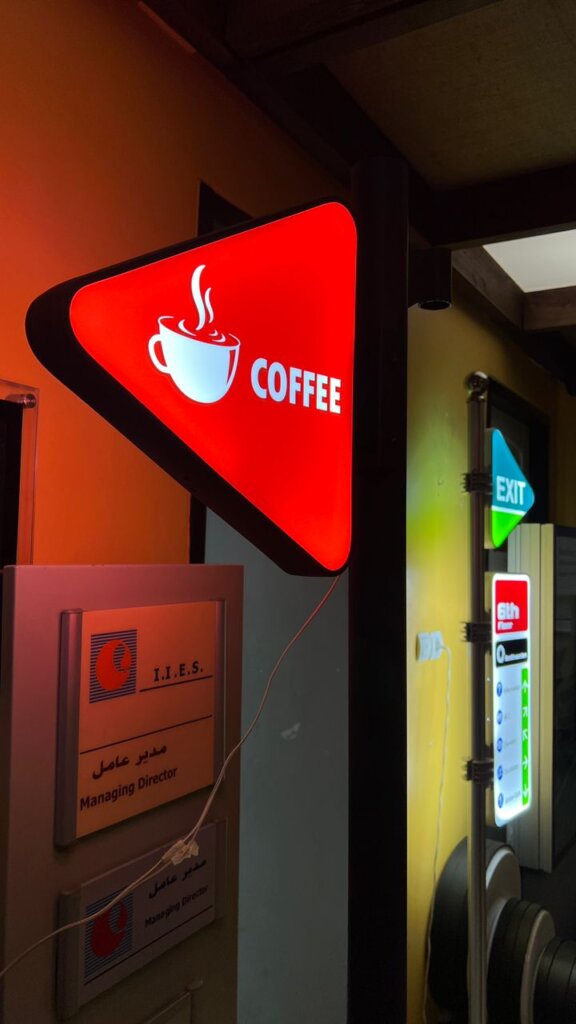 لایت باکس تبلیغاتی مثلثی