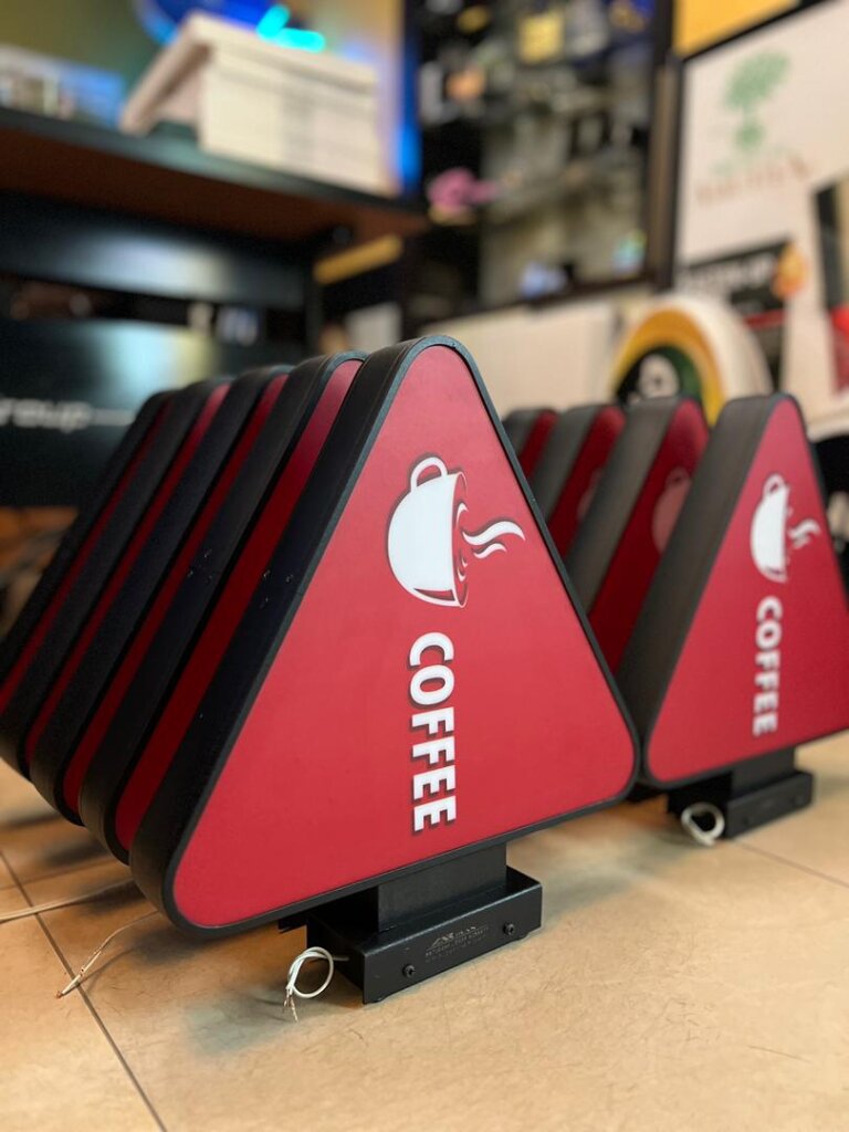 لایت باکس تبلیغاتی مثلثی